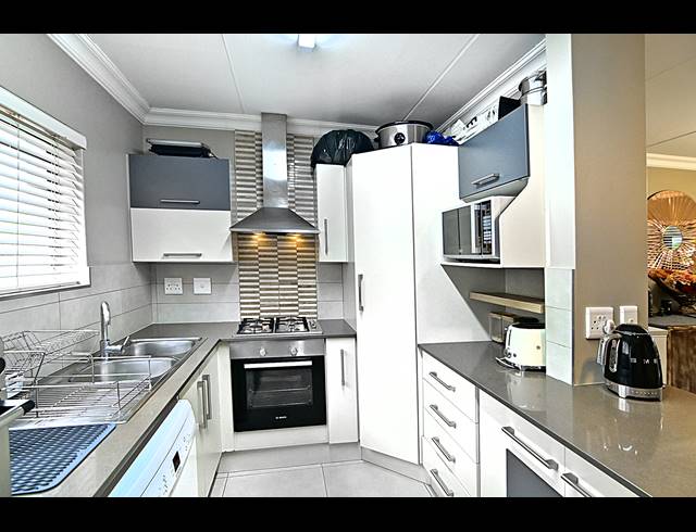 3 BEDROOM TOWNHOUSE FOR SALE IN KYALAMI HILLS